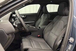 sininen Polestar 2 2024 kuva 17.