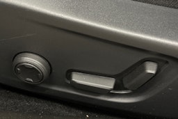 sininen Polestar 2 2024 kuva 18.