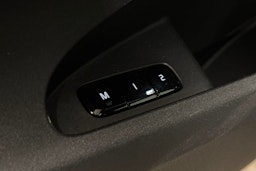 sininen Polestar 2 2024 kuva 19.