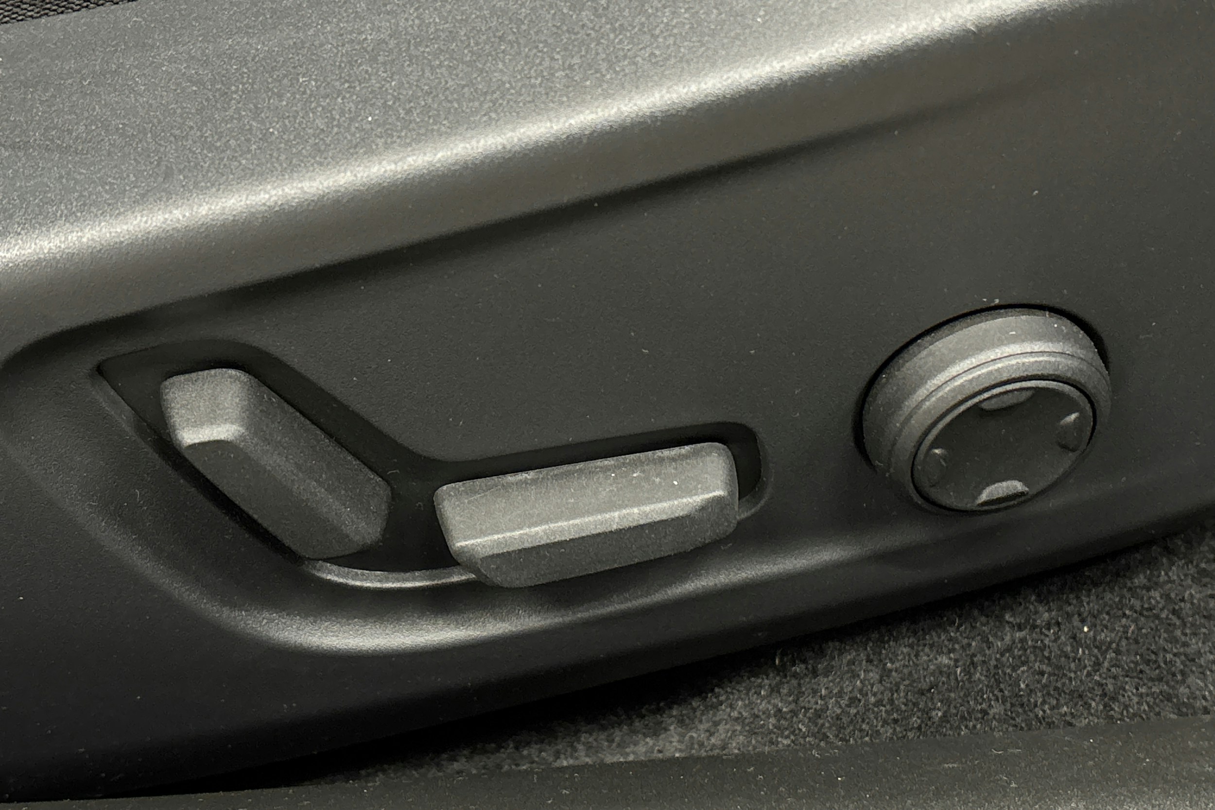 sininen Polestar 2 2024 kuva 20.