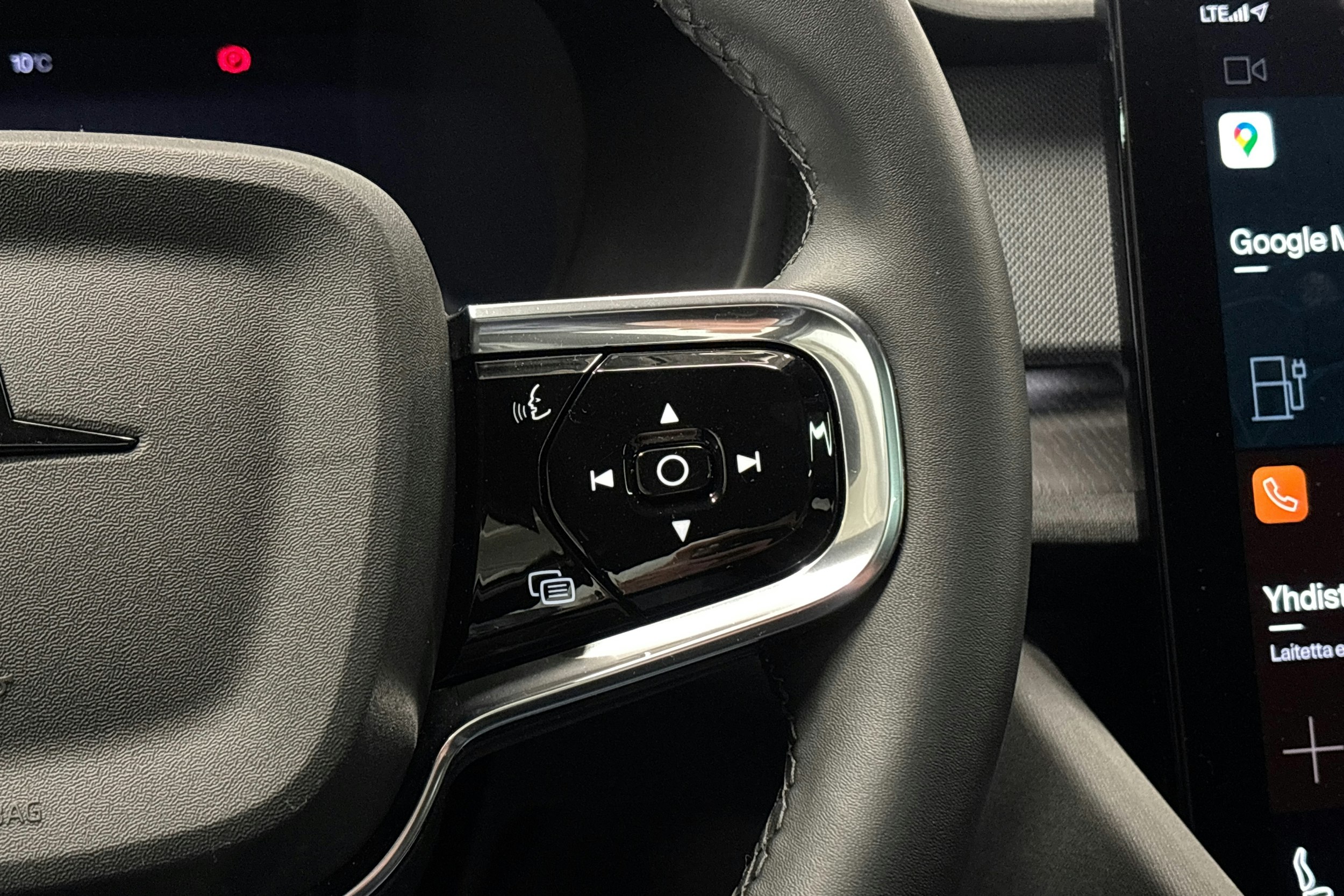 sininen Polestar 2 2024 kuva 23.