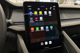 sininen Polestar 2 2024 kuva 26.