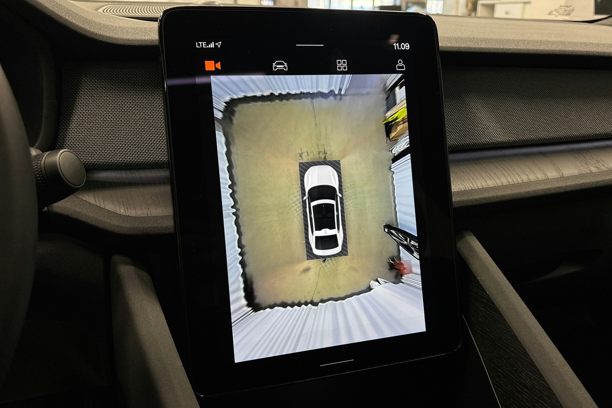 sininen Polestar 2 2024 kuva 29.