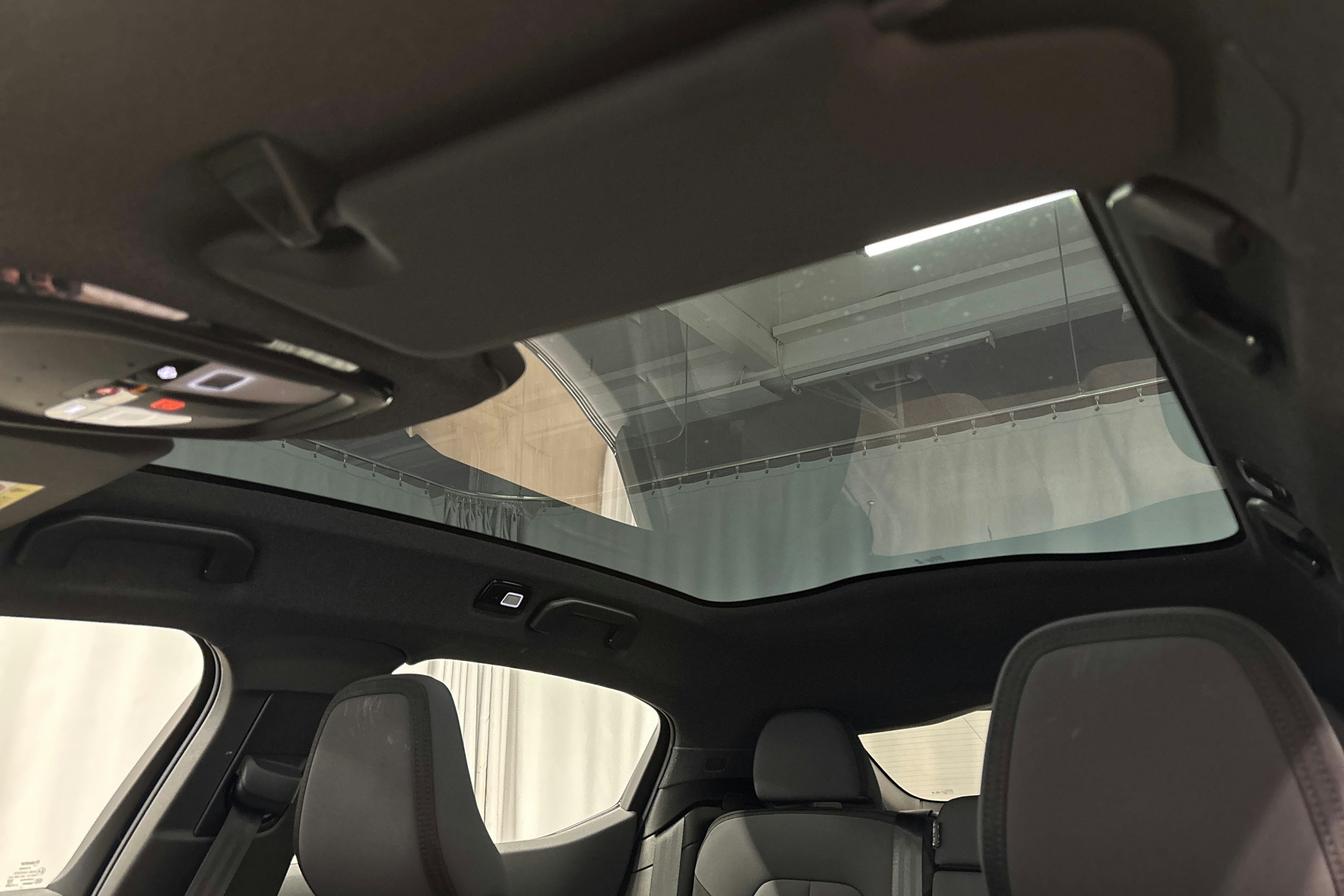 sininen Polestar 2 2024 kuva 33.