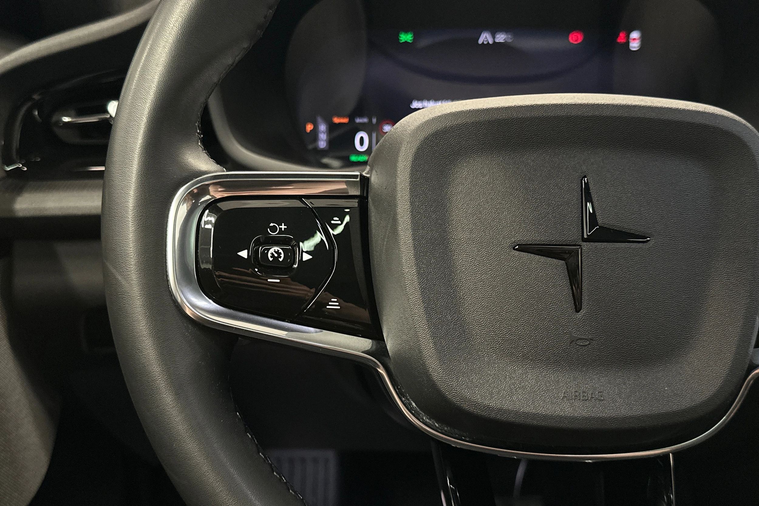 harmaa Polestar 2 2024 kuva 11.