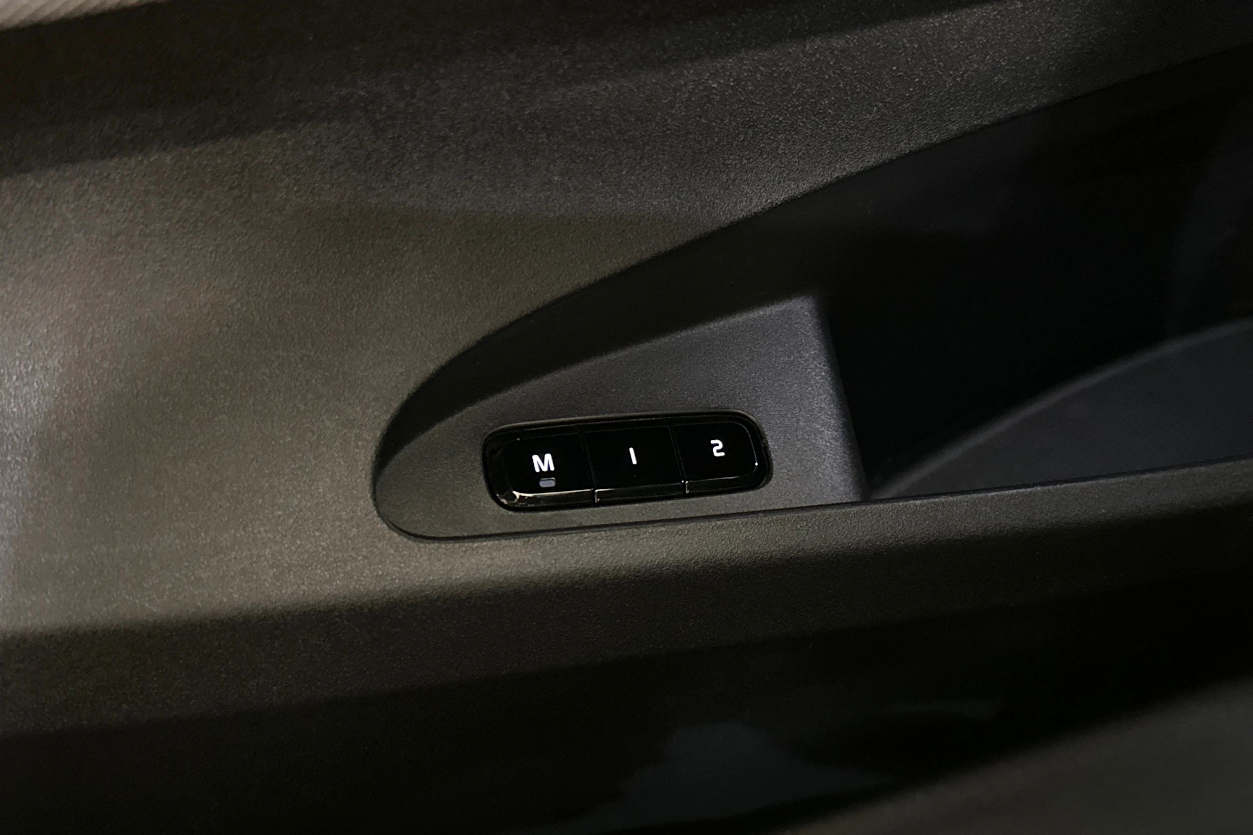 harmaa Polestar 2 2024 kuva 15.