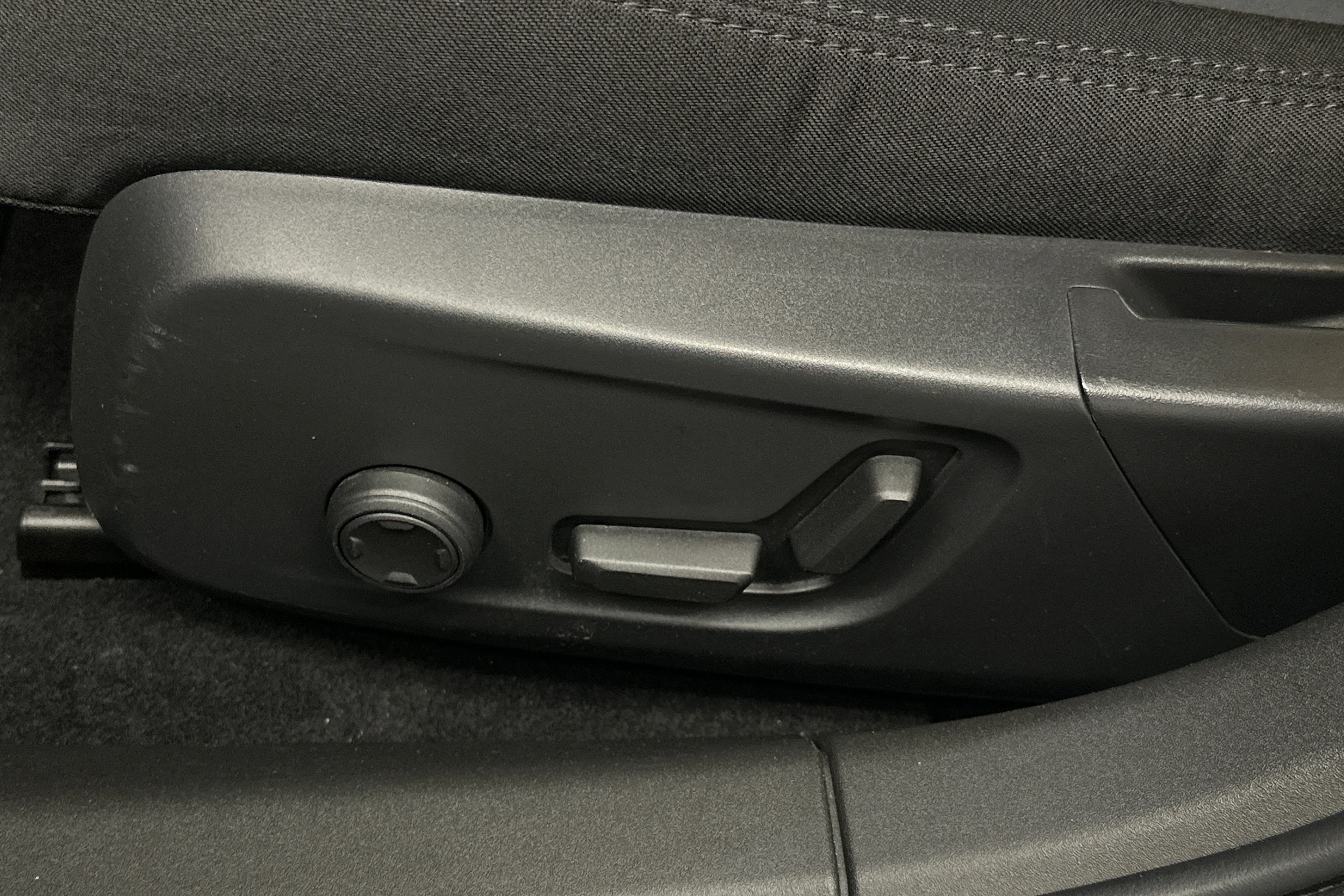 harmaa Polestar 2 2024 kuva 35.
