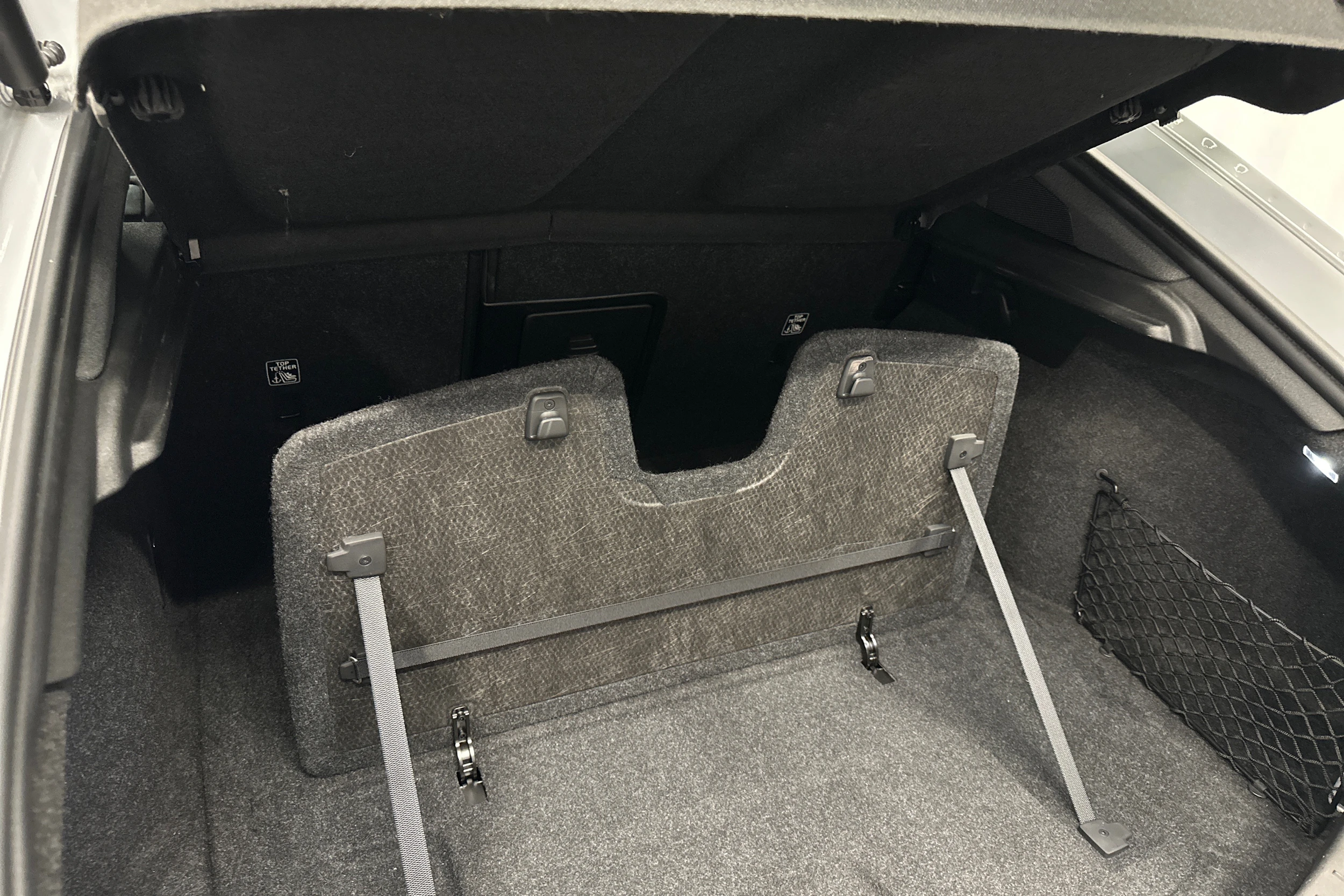 harmaa Polestar 2 2024 kuva 38.