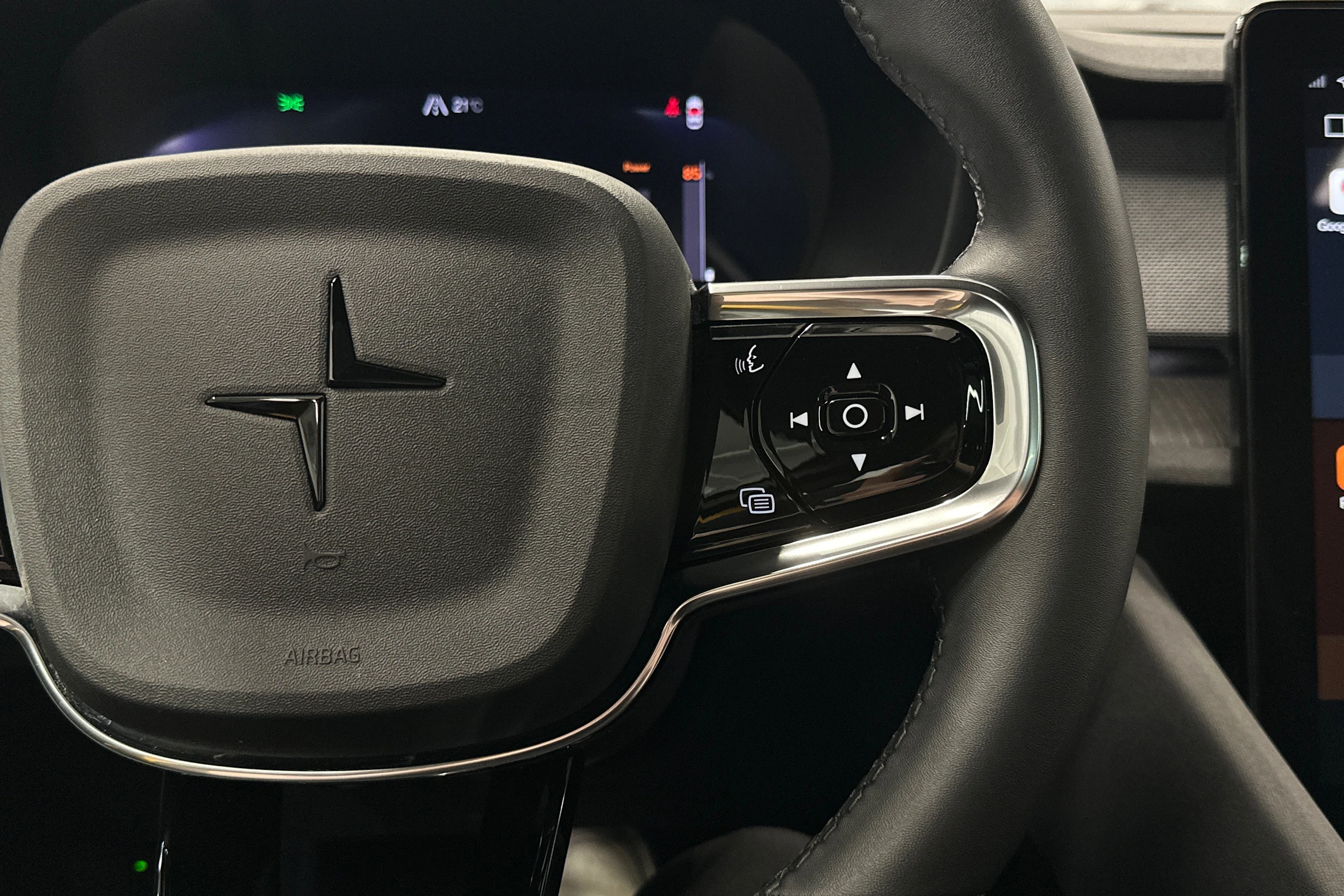 musta Polestar 2 2024 kuva 12.