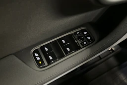 musta Polestar 2 2024 kuva 14.