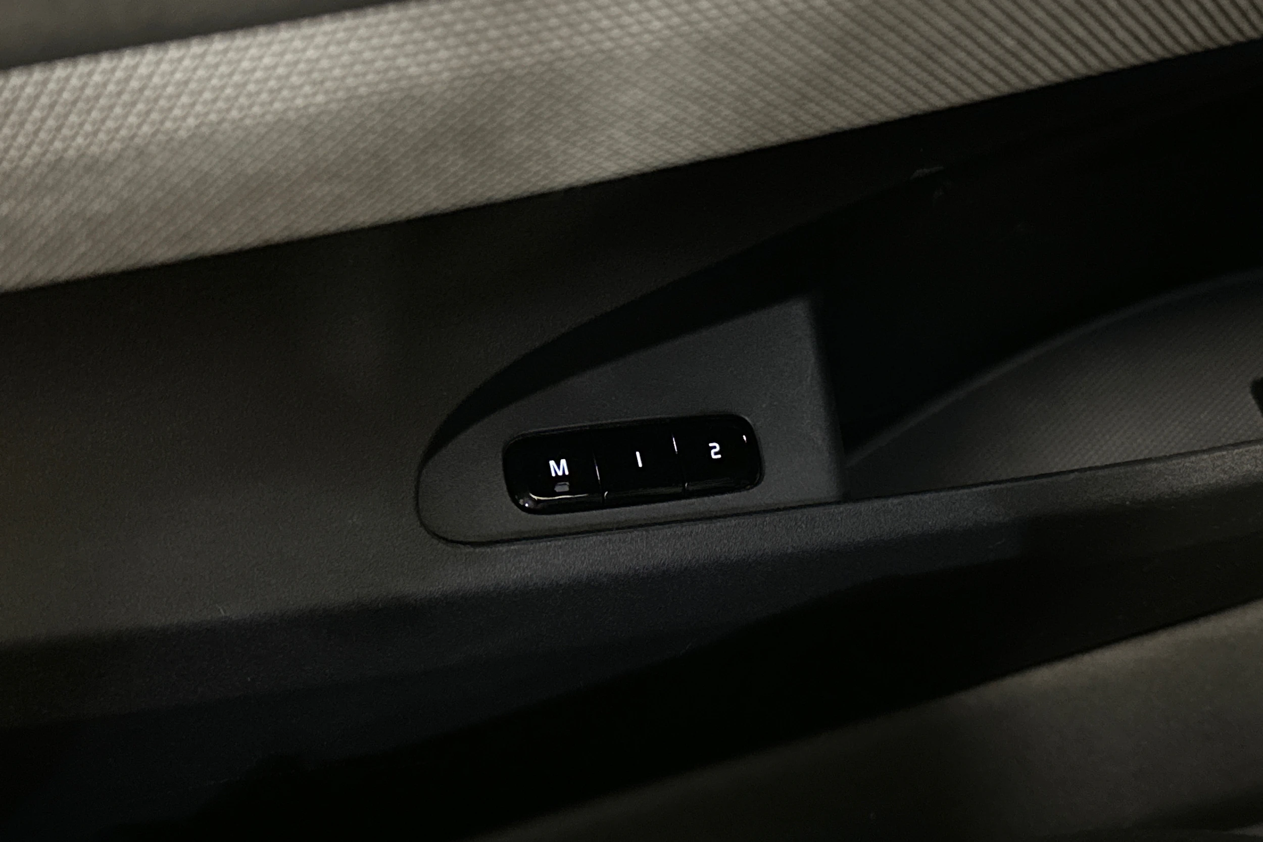 musta Polestar 2 2024 kuva 15.