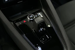 musta Polestar 2 2024 kuva 32.