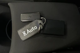 musta Polestar 2 2024 kuva 39.