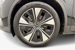 musta Polestar 2 2024 kuva 9.