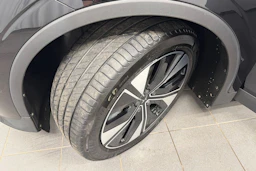 musta Polestar 2 2024 kuva 10.