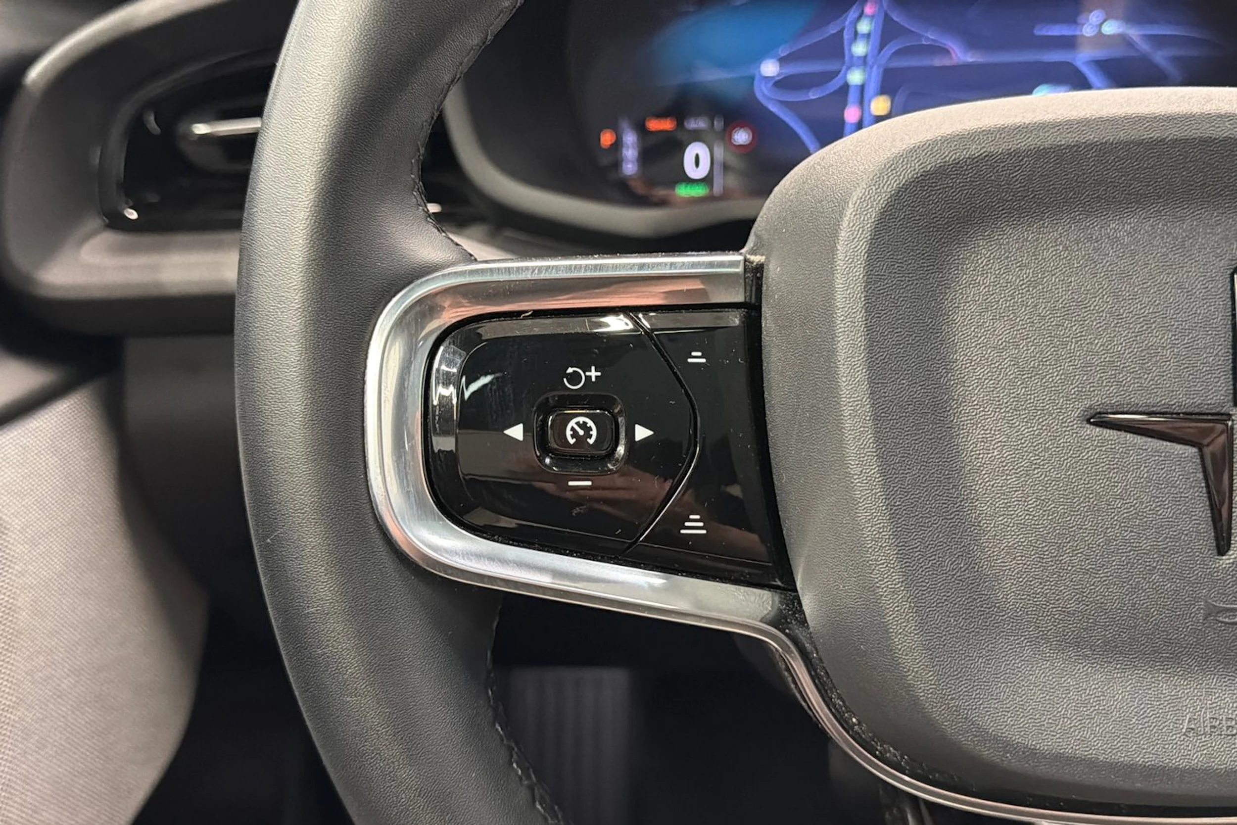 musta Polestar 2 2024 kuva 18.