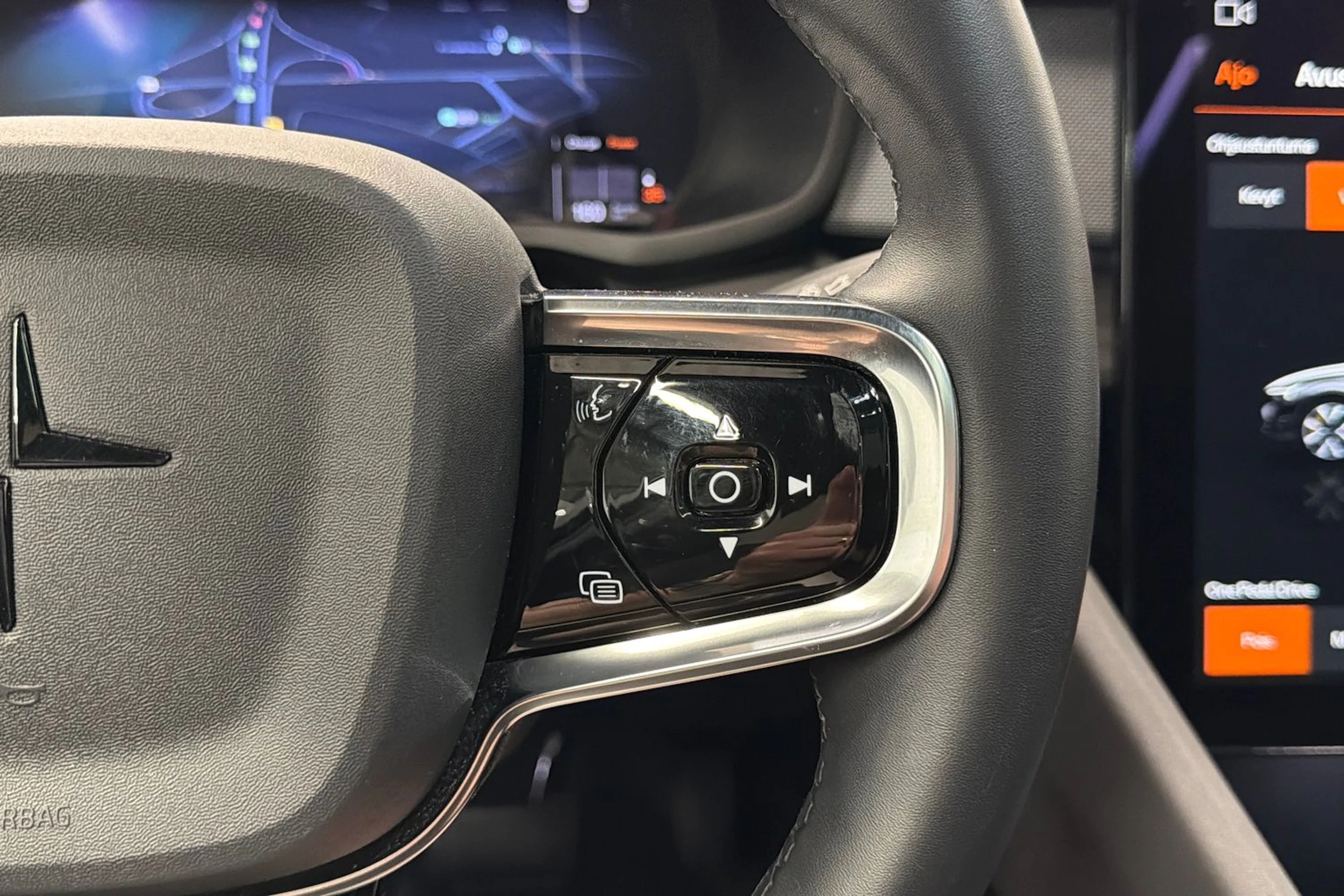 musta Polestar 2 2024 kuva 19.