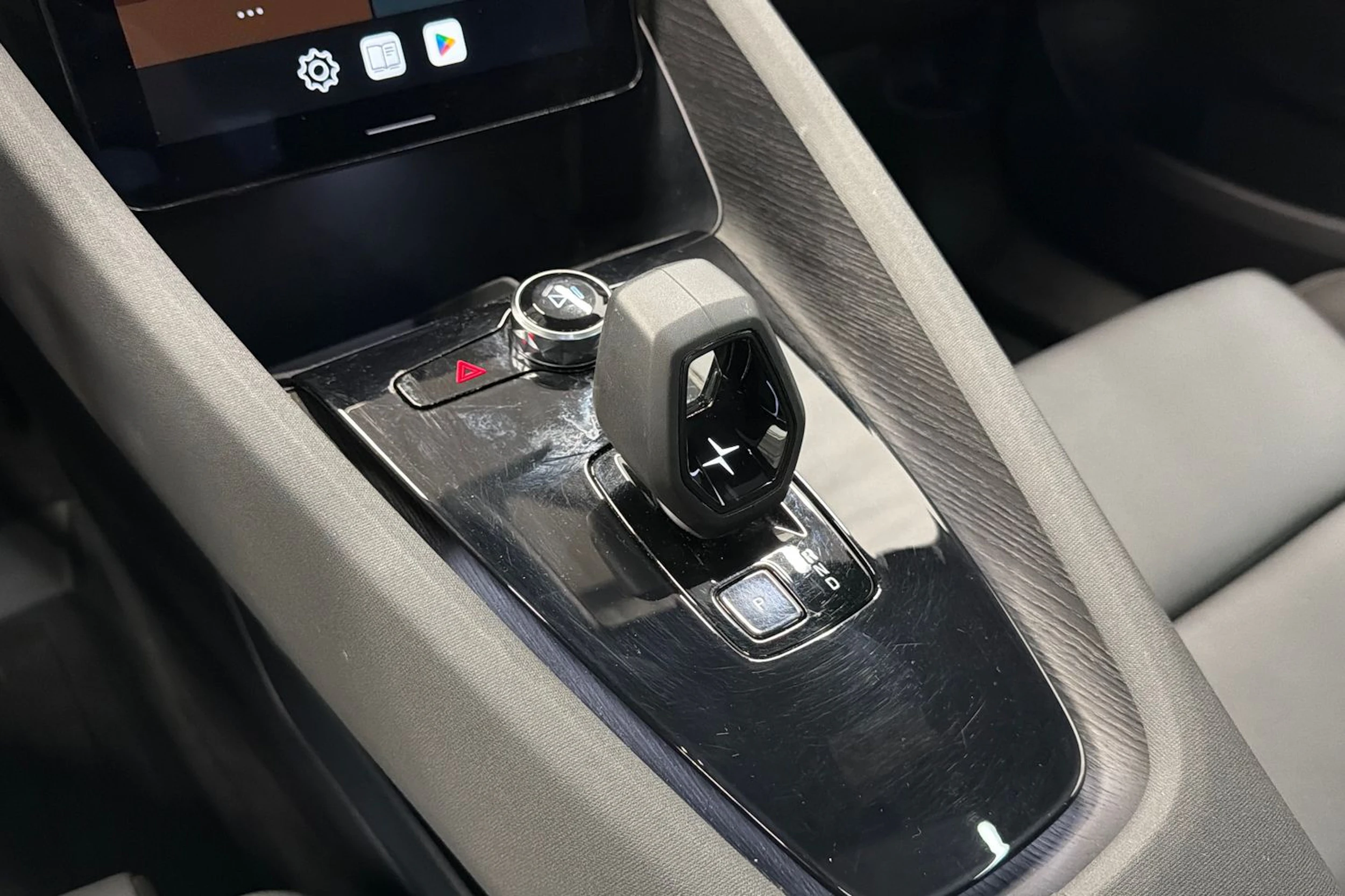 musta Polestar 2 2024 kuva 25.