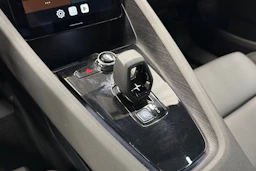 musta Polestar 2 2024 kuva 25.