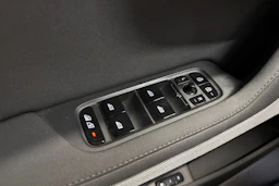 musta Polestar 2 2024 kuva 26.