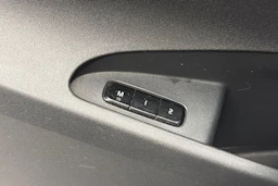 musta Polestar 2 2024 kuva 27.