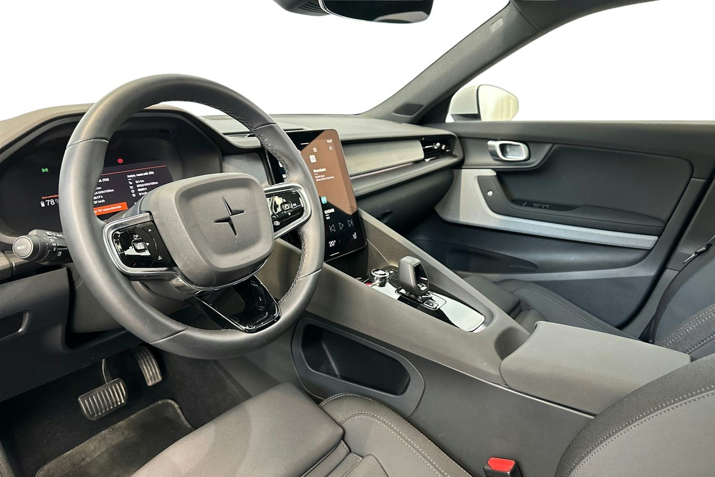 harmaa Polestar 2 2024 kuva 7.