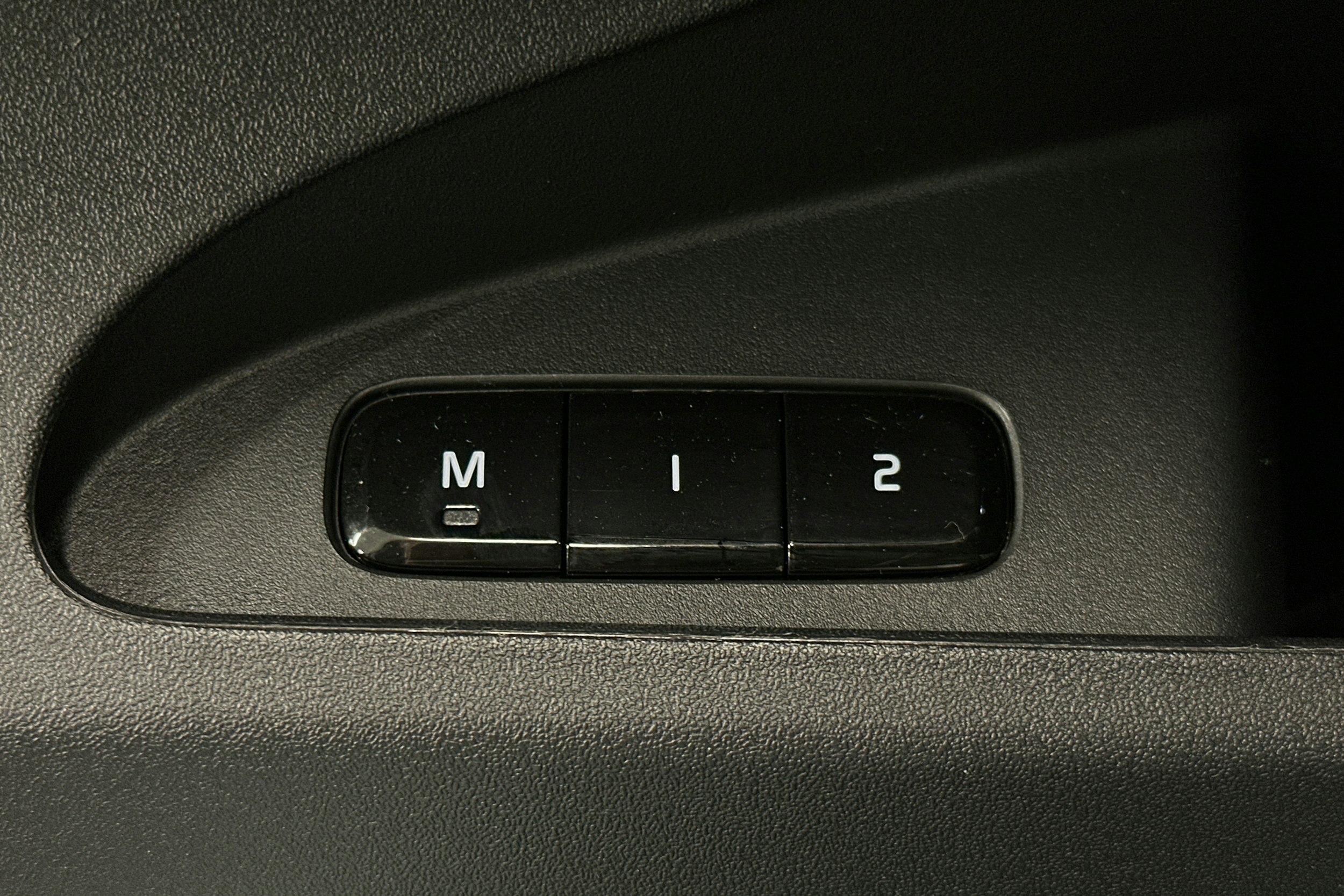musta Polestar 2 2024 kuva 20.