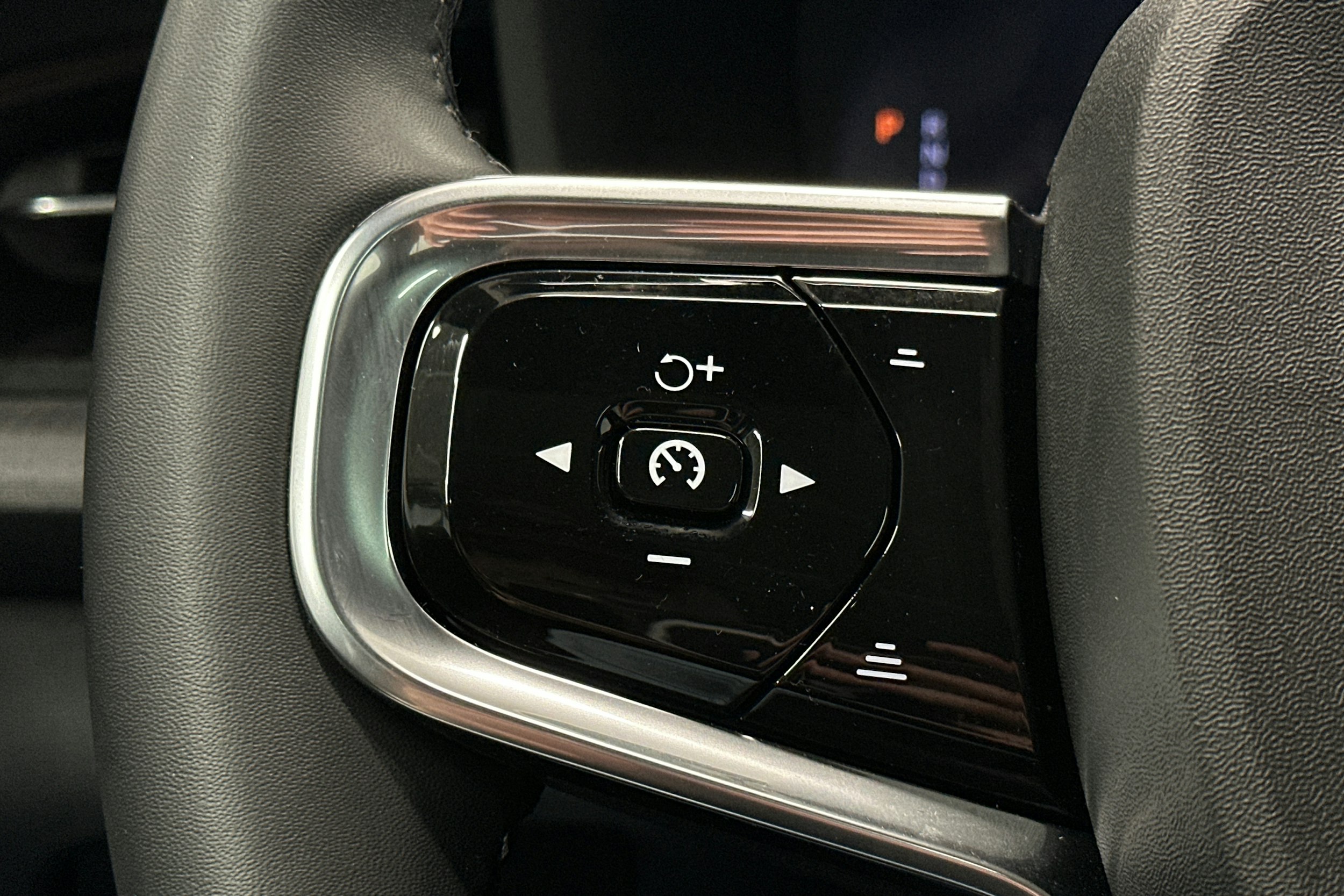 musta Polestar 2 2024 kuva 22.