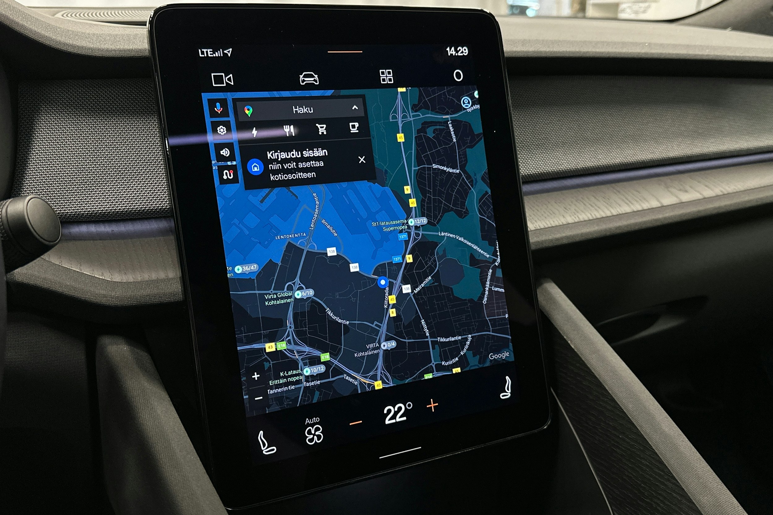 musta Polestar 2 2024 kuva 28.