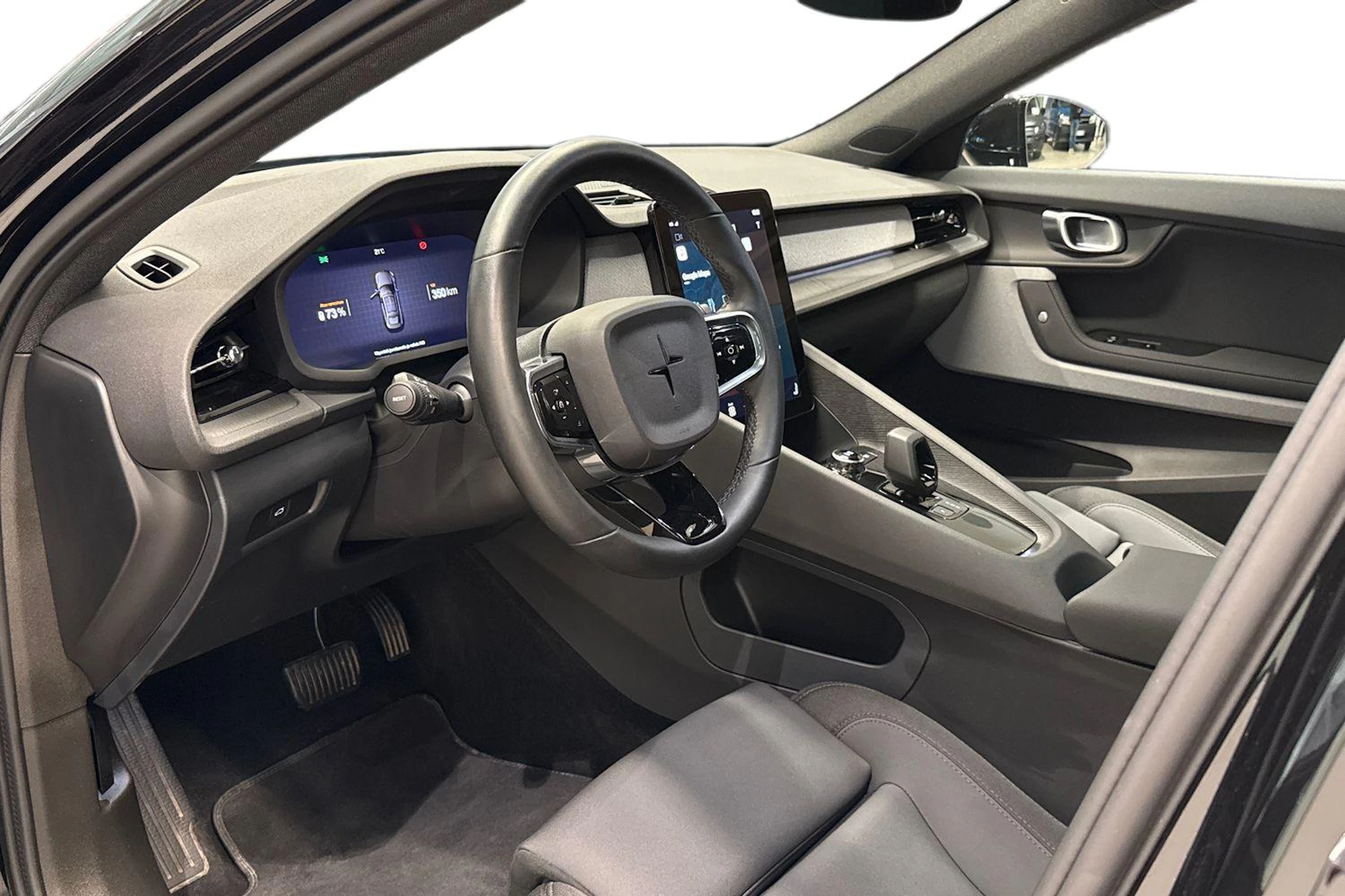 musta Polestar 2 2024 kuva 8.