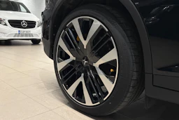 musta Polestar 2 2024 kuva 13.
