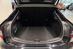 musta Polestar 2 2024 kuva 17.