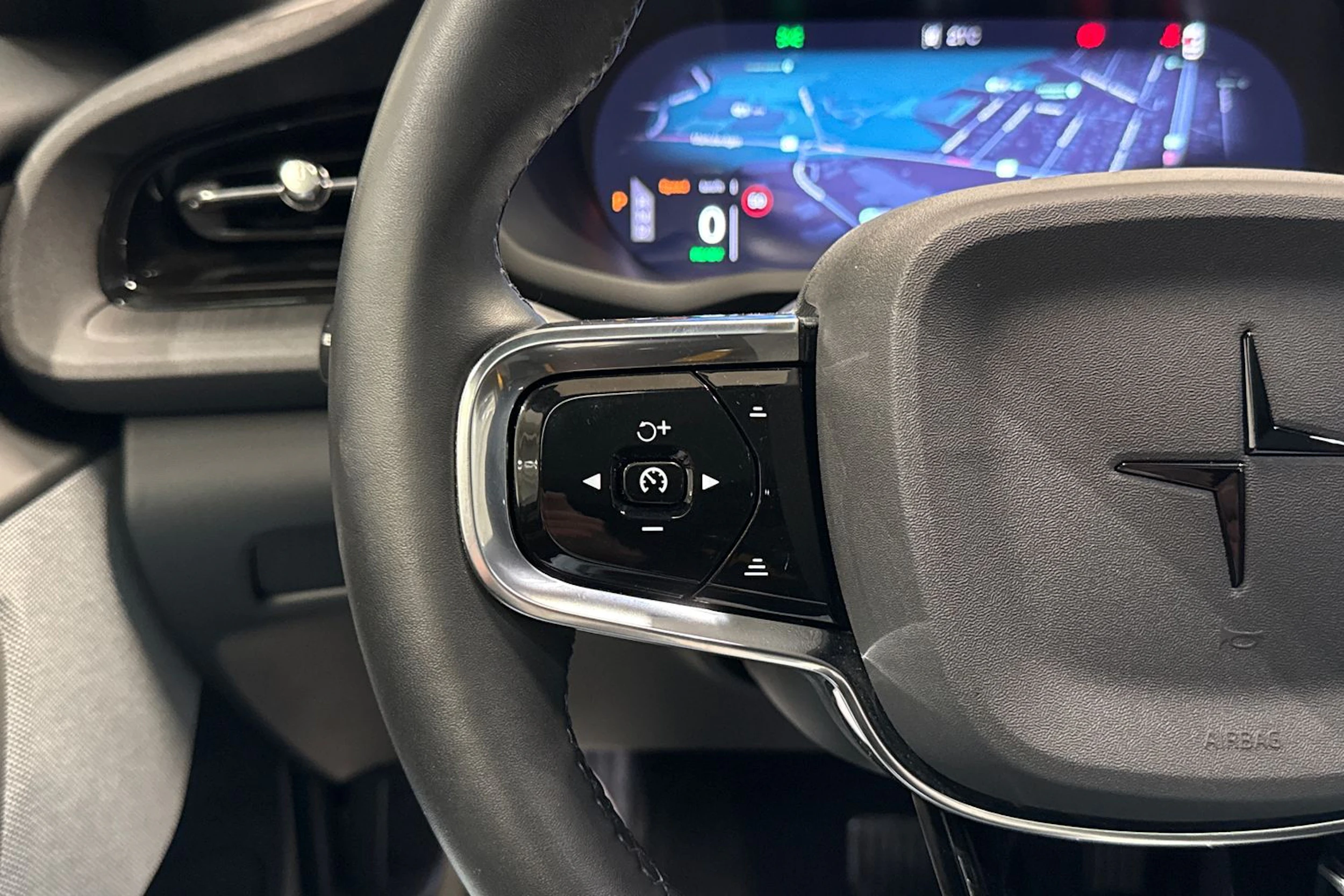 musta Polestar 2 2024 kuva 25.