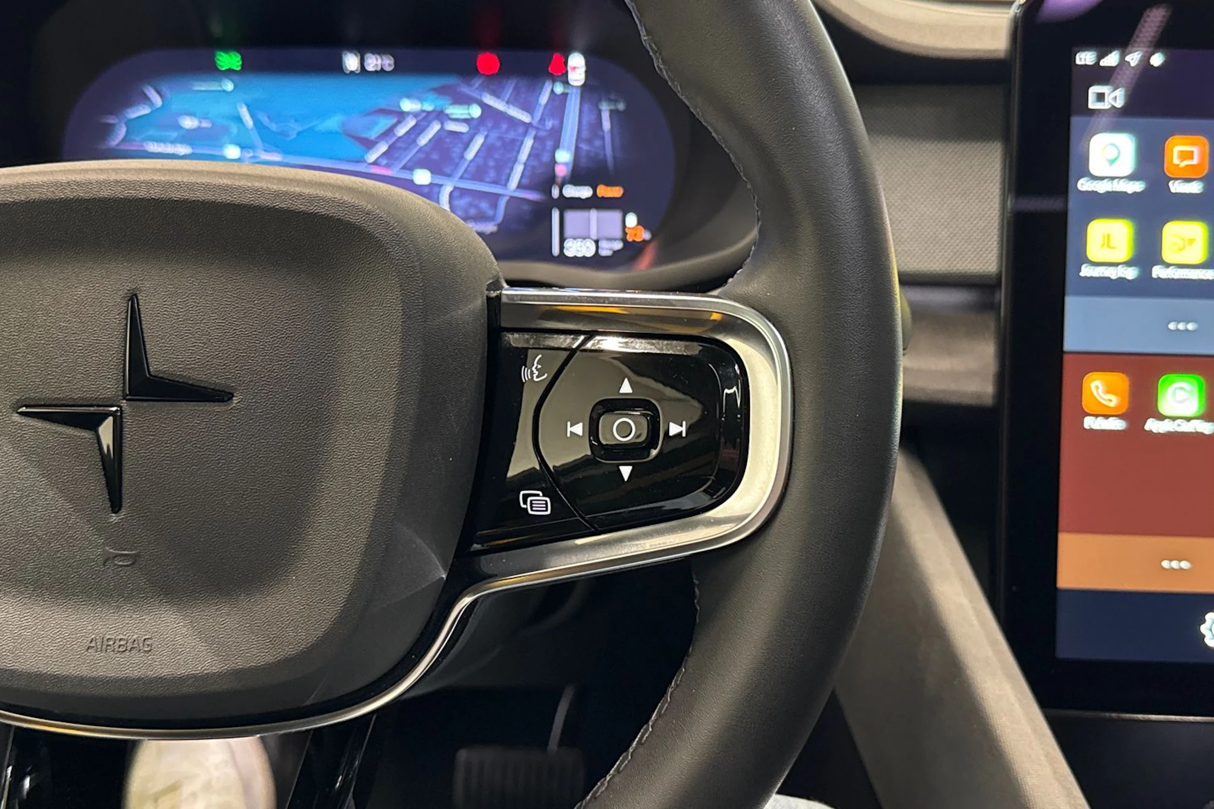 musta Polestar 2 2024 kuva 26.