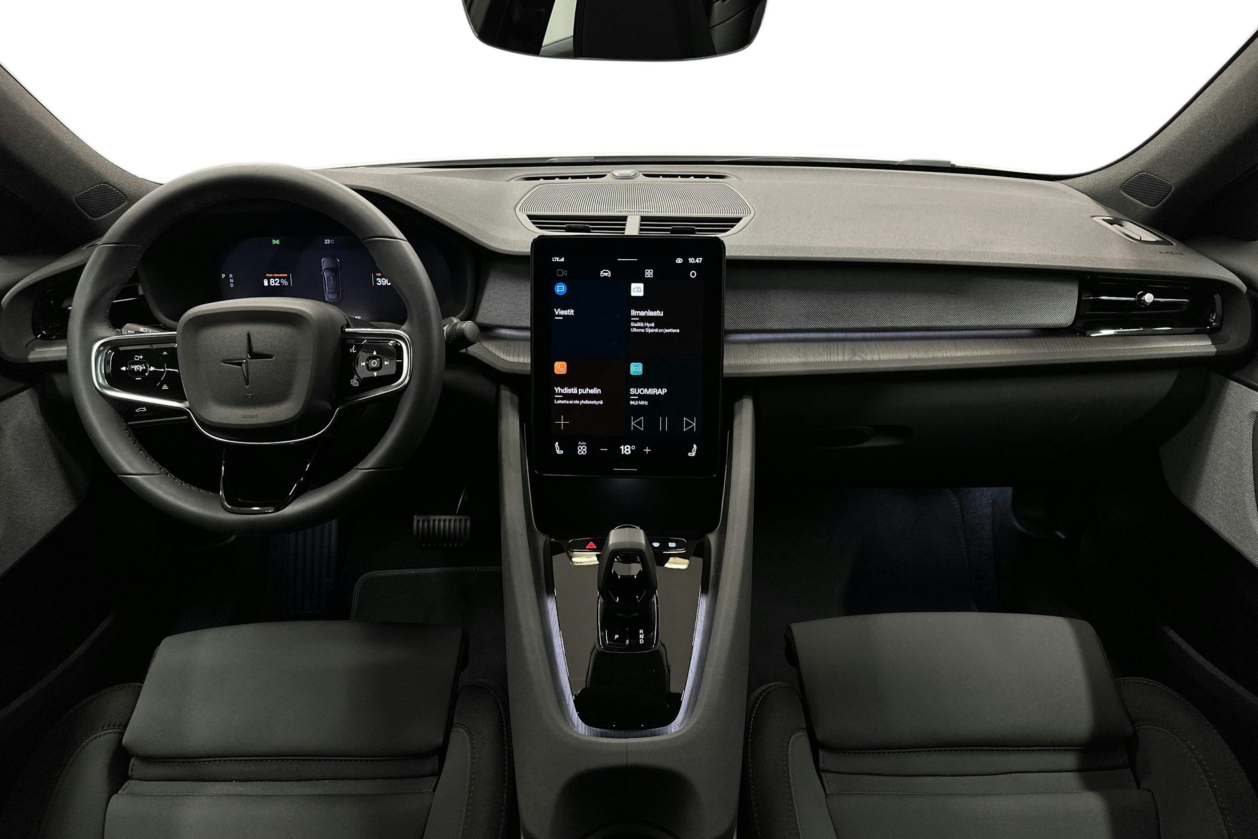 valkoinen Polestar 2 2024 kuva 7.