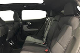 valkoinen Polestar 2 2024 kuva 8.