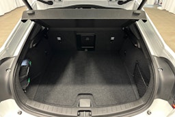 valkoinen Polestar 2 2024 kuva 11.