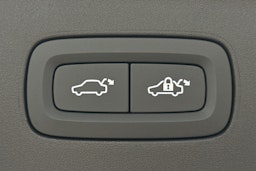 valkoinen Polestar 2 2024 kuva 12.
