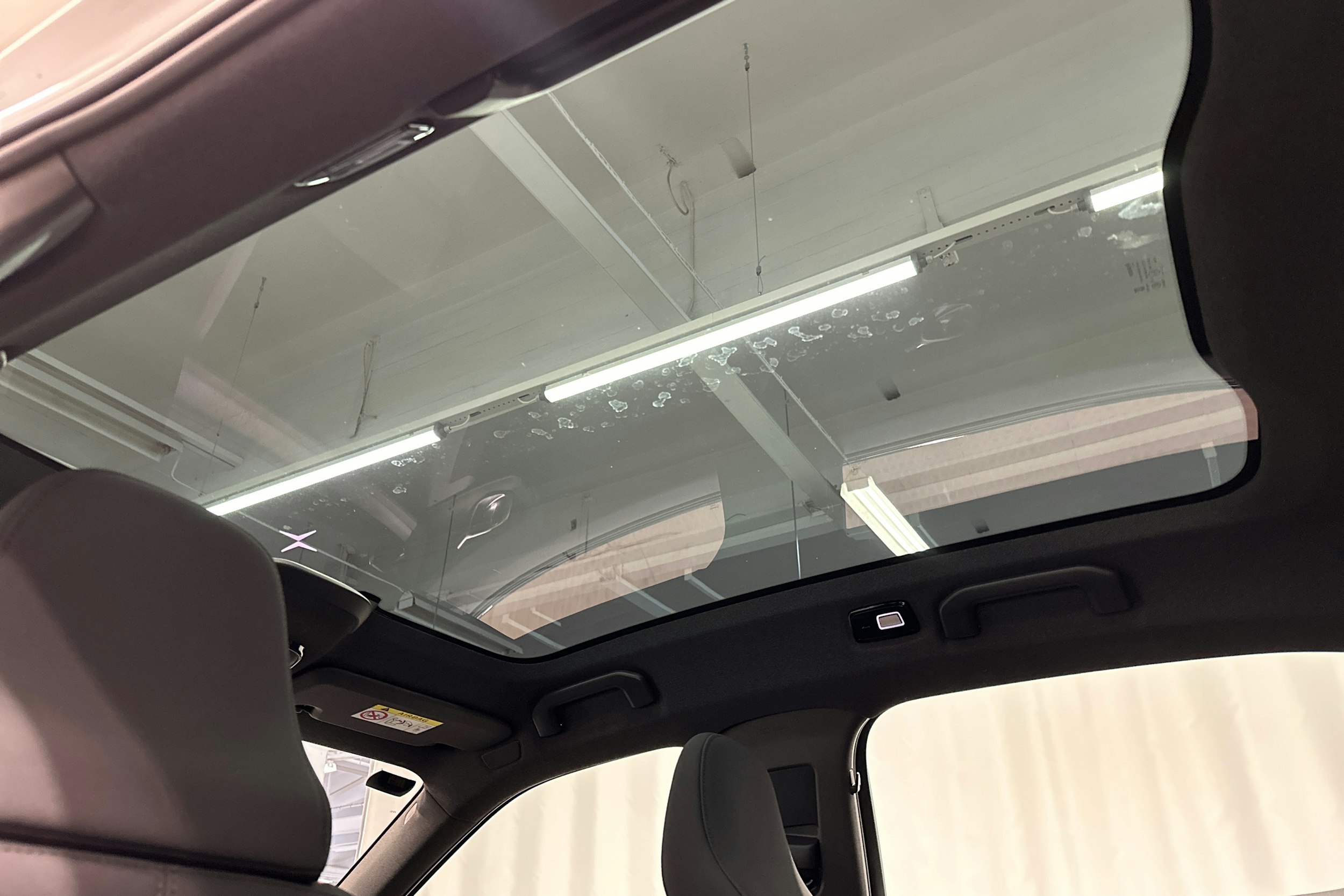valkoinen Polestar 2 2024 kuva 13.