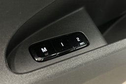 valkoinen Polestar 2 2024 kuva 16.