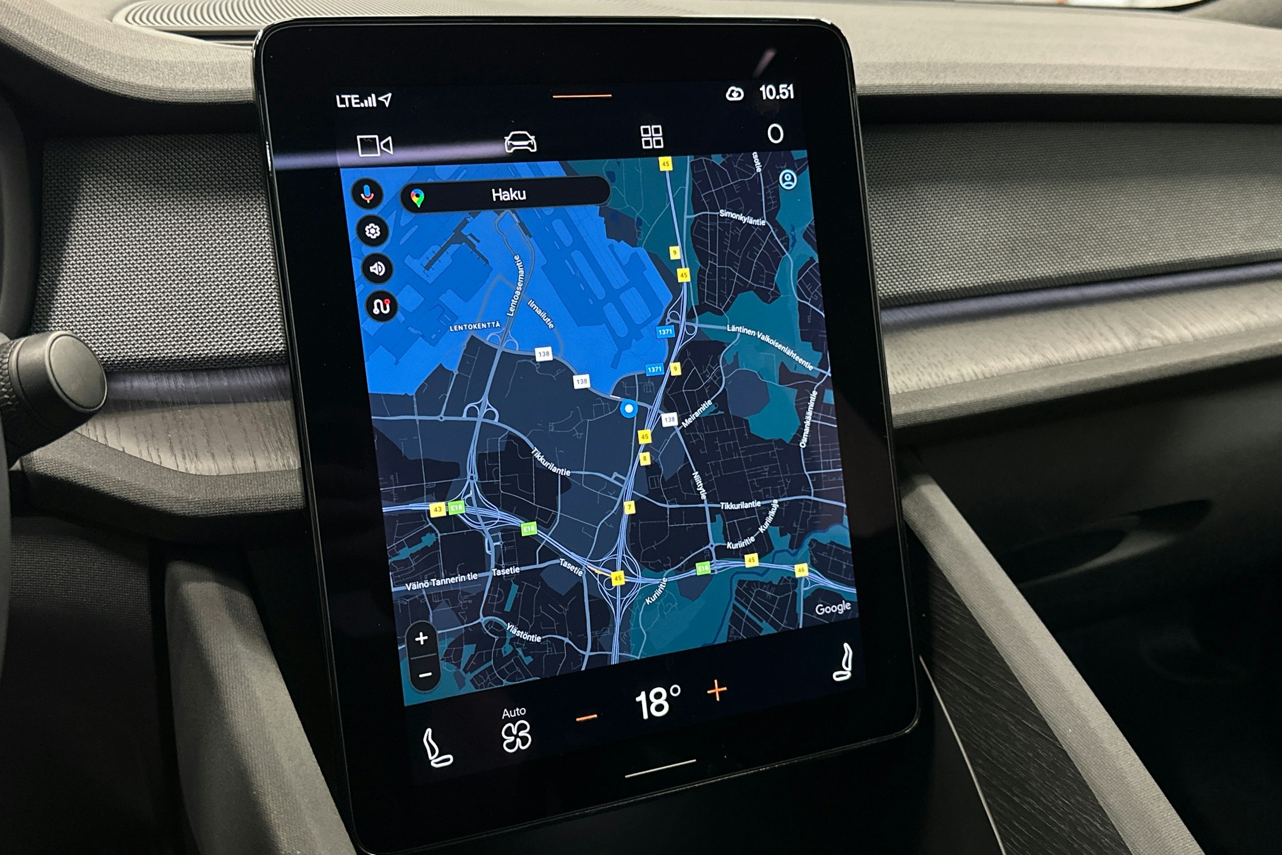 valkoinen Polestar 2 2024 kuva 23.