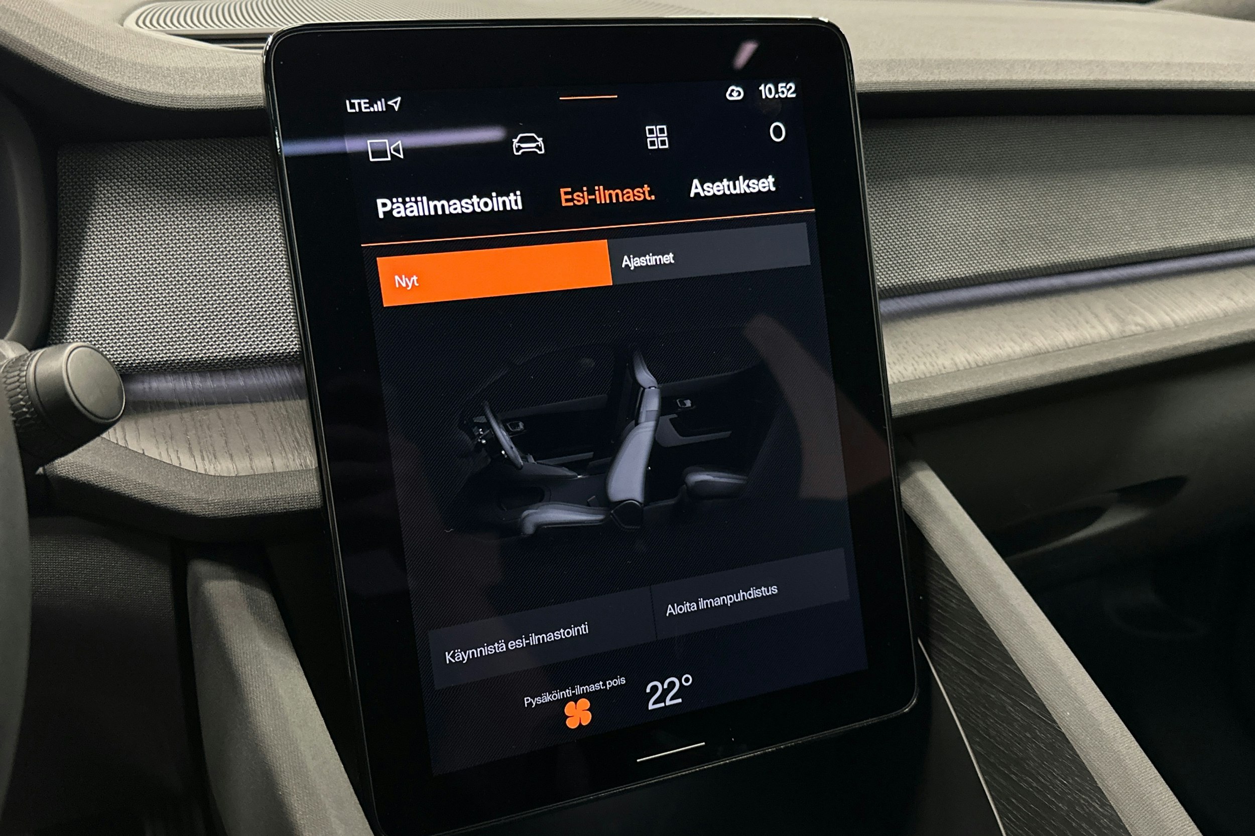 valkoinen Polestar 2 2024 kuva 25.