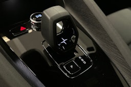 valkoinen Polestar 2 2024 kuva 27.