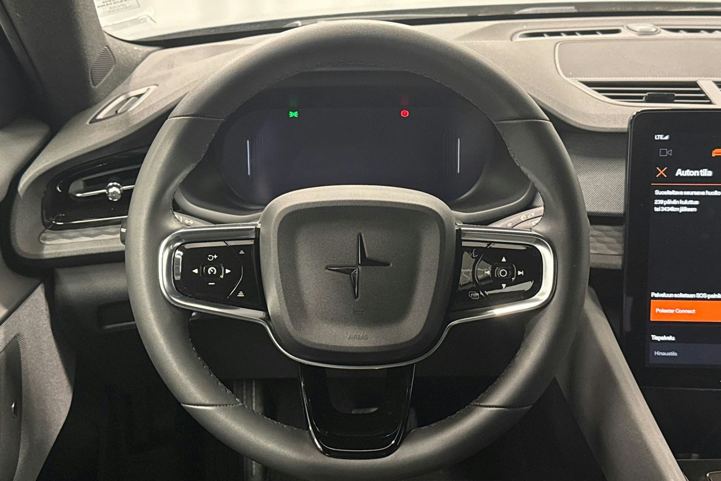 harmaa Polestar 2 2023 kuva 11.