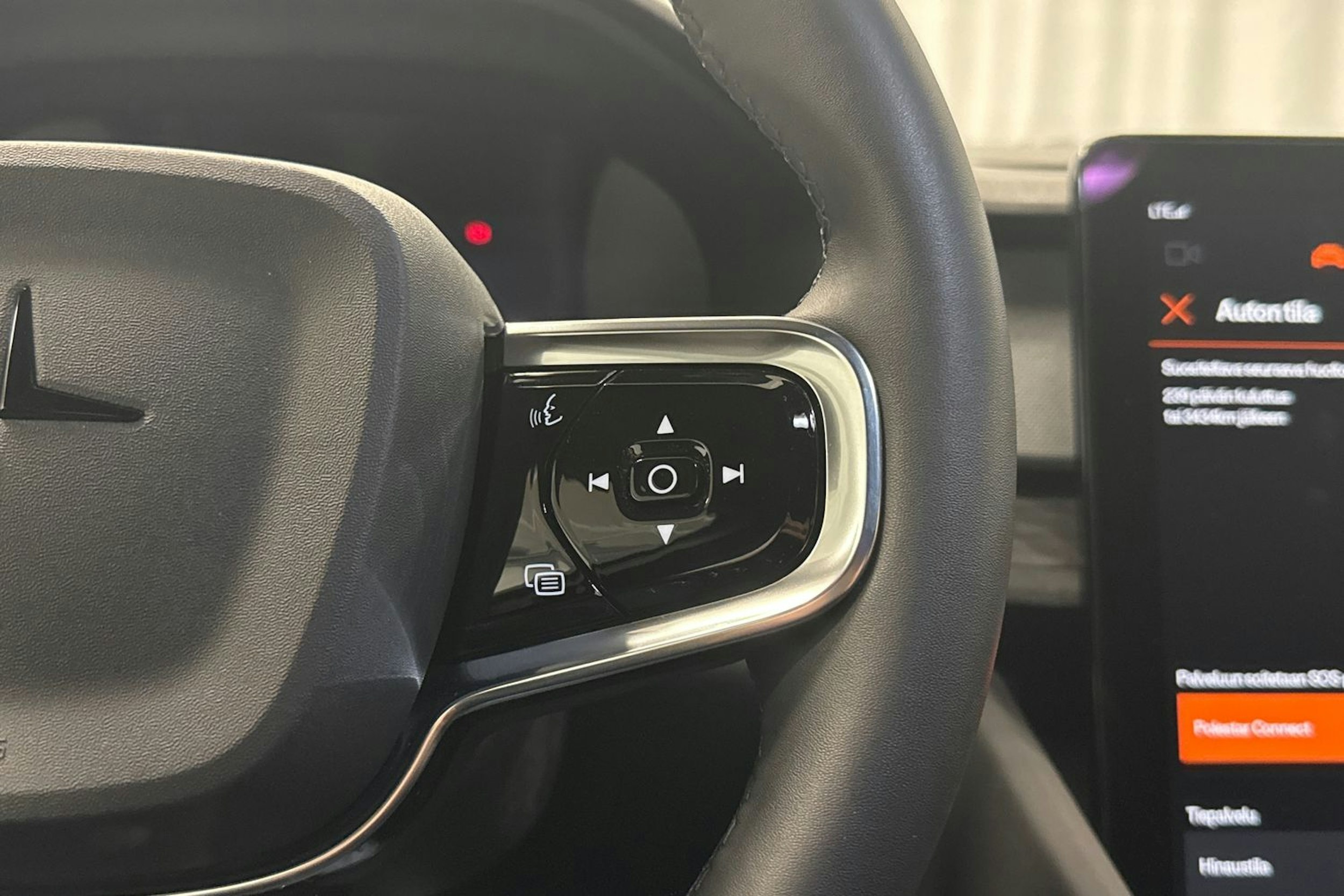 harmaa Polestar 2 2023 kuva 13.