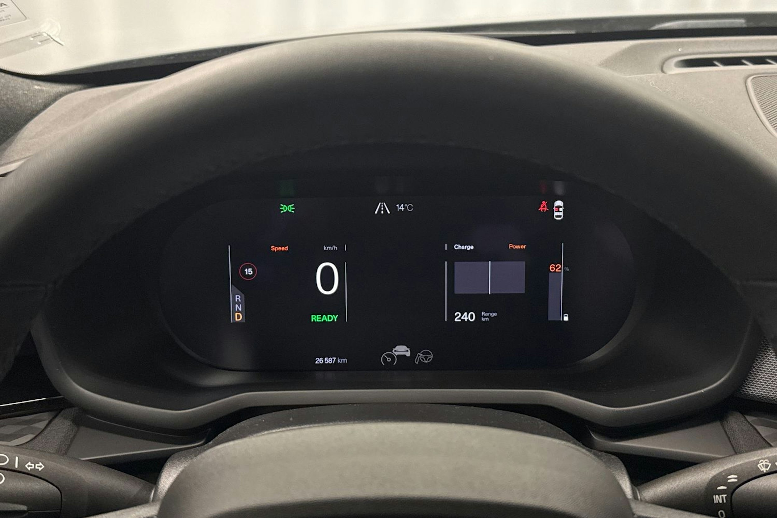 harmaa Polestar 2 2023 kuva 14.