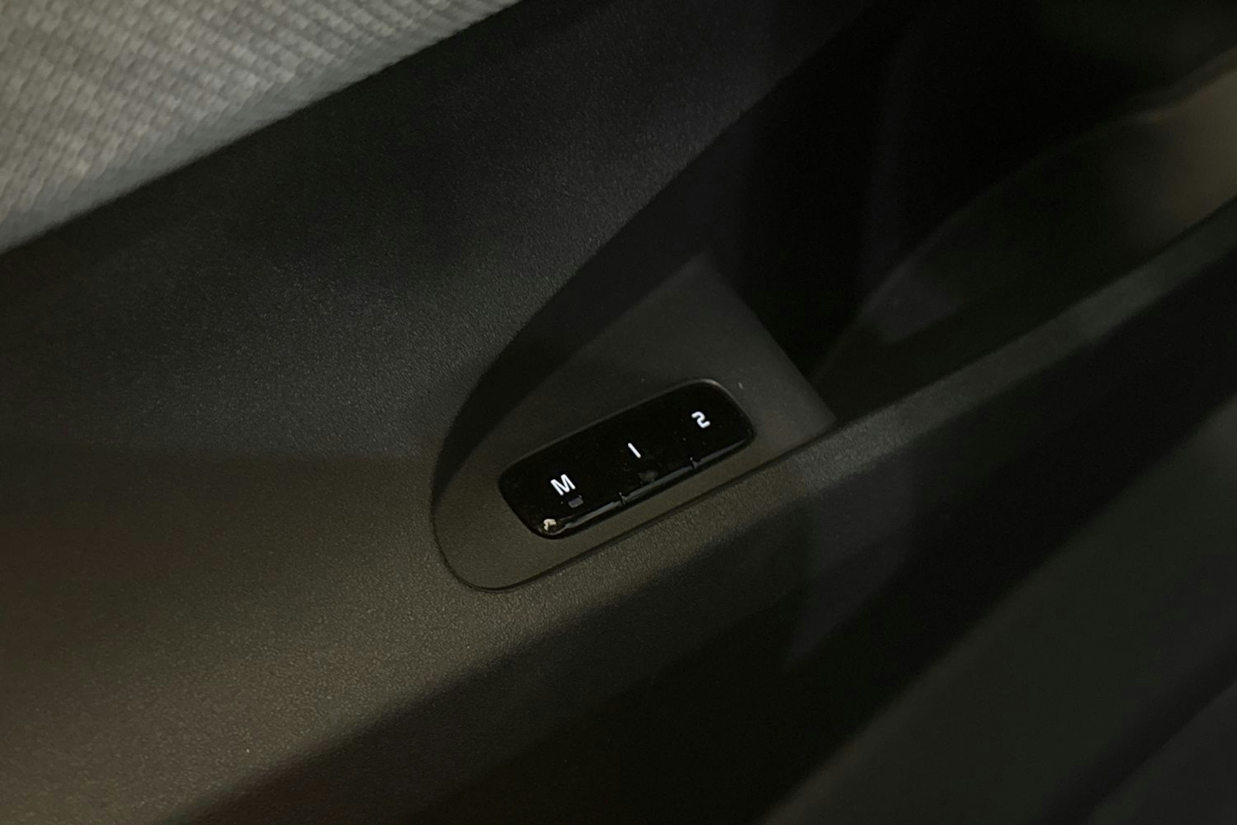 harmaa Polestar 2 2023 kuva 20.
