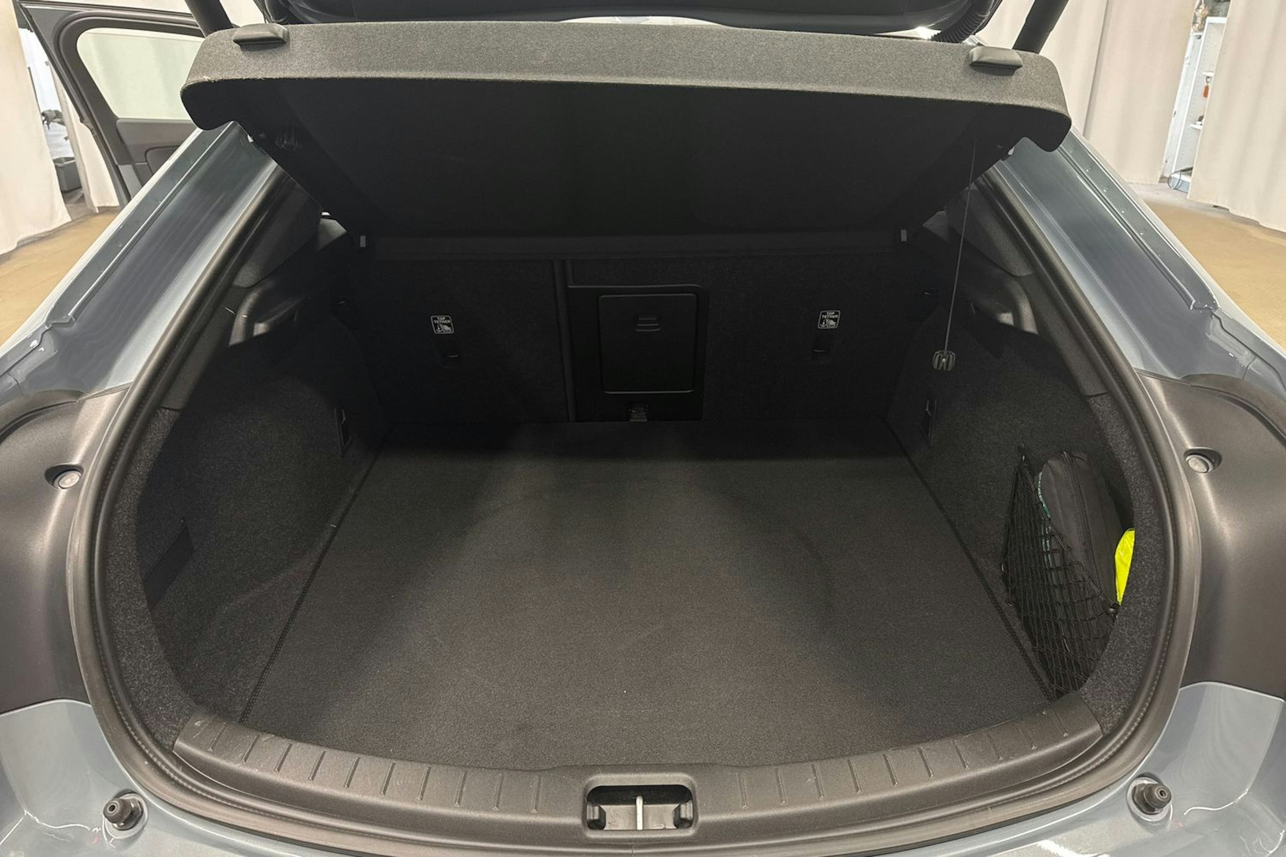 harmaa Polestar 2 2023 kuva 23.