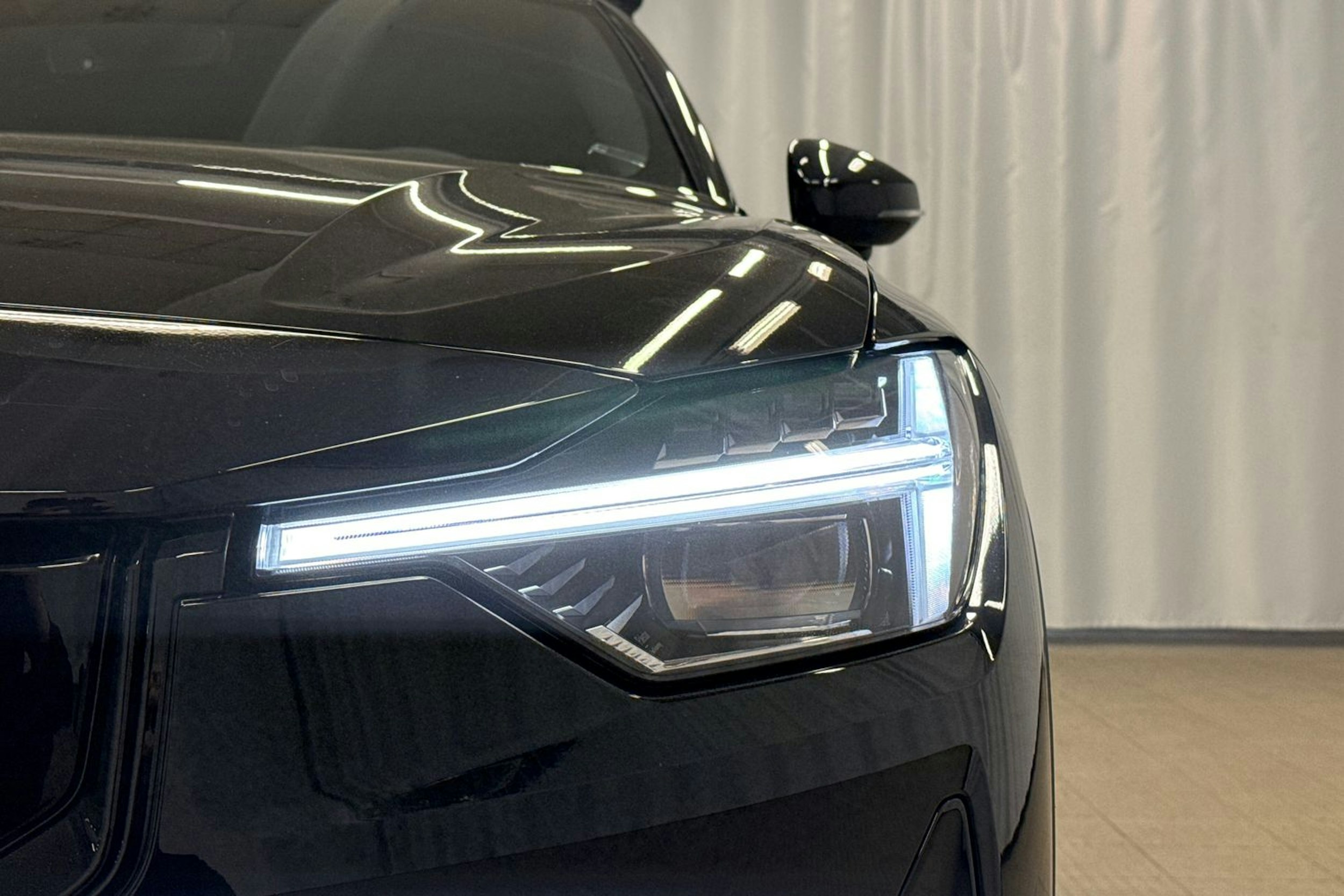 musta Polestar 2 2024 kuva 7.