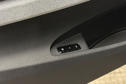 musta Polestar 2 2024 kuva 23.
